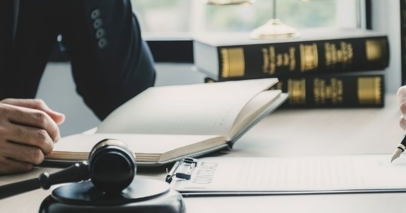 Chi Phí Thuê Luật Sư Tư Vấn Năm 2026 5 Bảng giá chi phí thuê luật sư tư vấn tham khảo