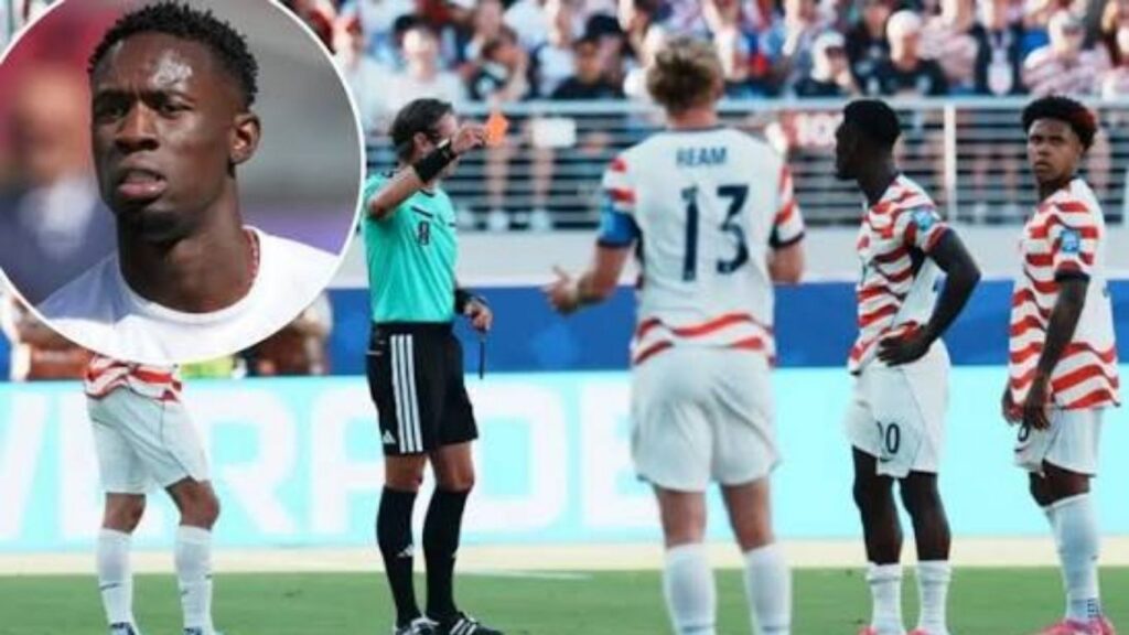 Điều 27 của FIFA: Vùng xám pháp lý có thể thay đổi cả một kỳ World Cup 2 Tiền đạo Folarin Balogun của đội tuyển Mỹ nhận thẻ đỏ trực tiếp ở vòng bảng